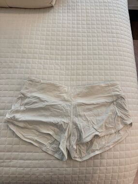 lululemon white speed up shorts 2.5 inch